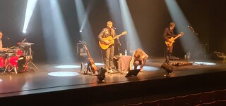 עידן חביב בהופעה בהיכל התרבות ברחובות