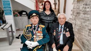 אילנה תבורסקי עם גרינזייג (משמאל) וזיגל 