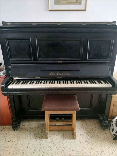 הפסנתר העתיק