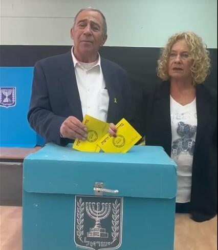 שמואל בוקסר הגיע להצביע