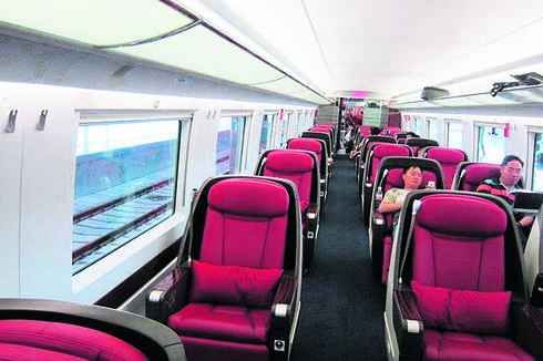  מושבים שנפתחים למיטות. רכבת בסין | צילום פרטי