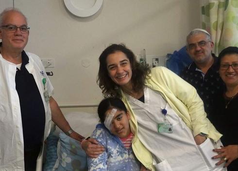 הודיה עם משפחתה לאחר הניתוח | צילום: דוברות בית החולים קפלן